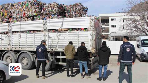 Amasya’da çöp dolu tırdan 3 kaçak göçmen çıktı